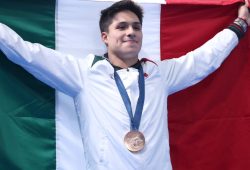 Juegos Olímpicos París 2024. Este es el premio de Aeroméxico para Osmar Olvera por su medalla bronce Foto FB: COM