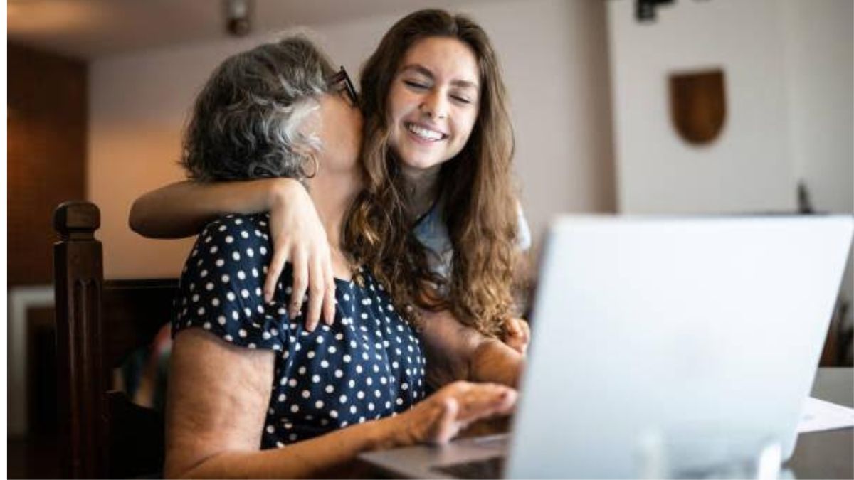 Día del Abuelo 2024. Recomendaciones para protegerlos de una estafa en línea Foto: Especial