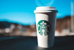 ¿A qué hora termina la promoción de bebidas gratis Starbucks? Foto: Canva