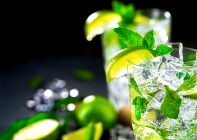 Negocio de mojitos hace curioso truco de brujería para promocionar su local