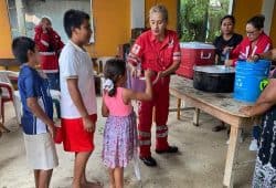 cruz roja apoyo acapulco walmart 2024. FOTO: CRUZ ROJA