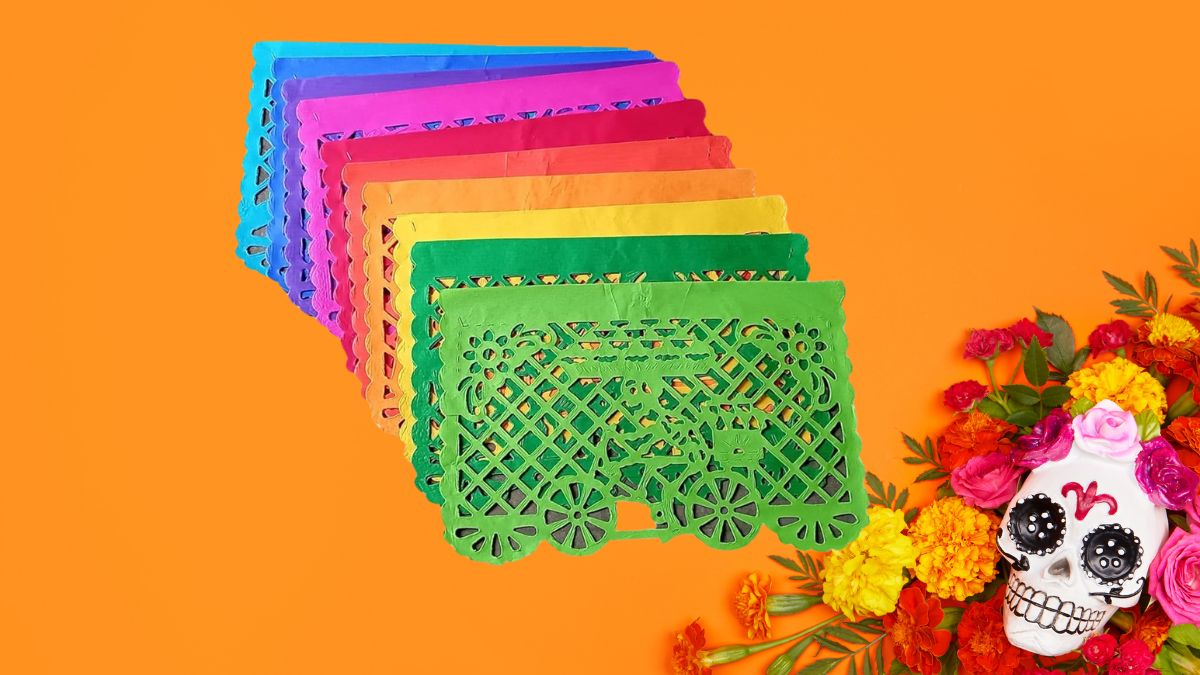 Papel picado de Día de Muertos en Amazon a un súper precio Foto: Especial