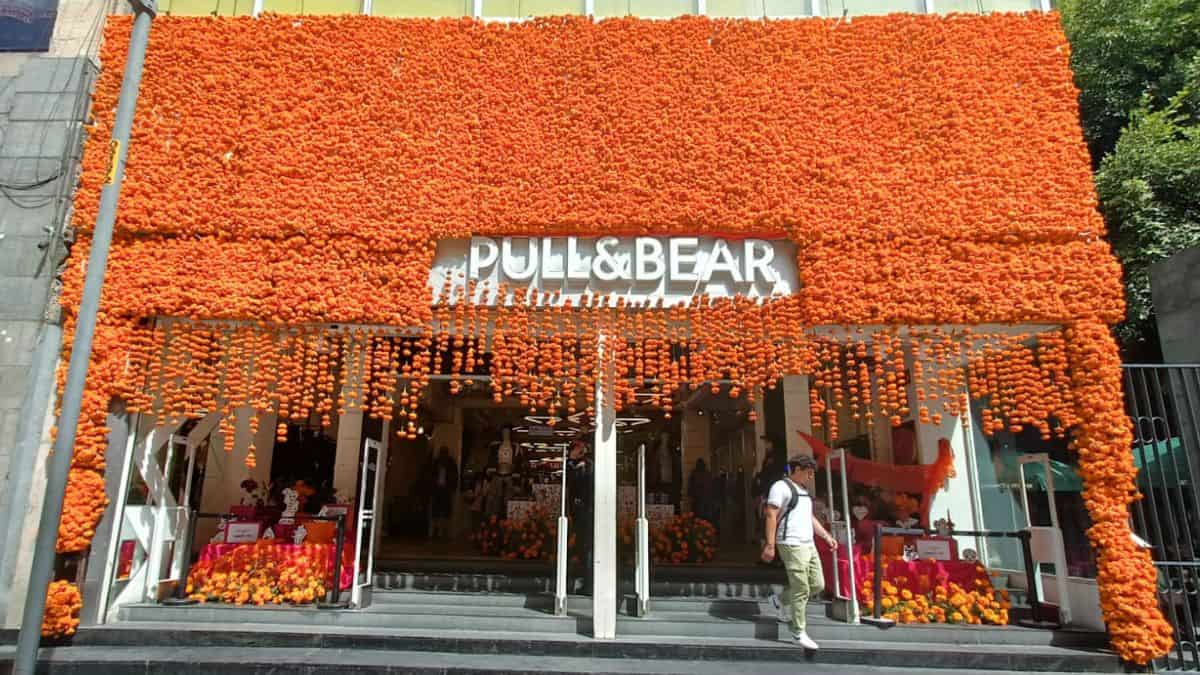 FACHADA DE Pull & Bear