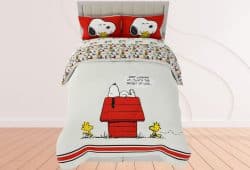 Duerme con estilo: juego de edredón y sábana de Snoopy & Charlie Brown con 18% de descuento en Amazon Foto: Especial