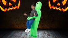 ¿Listo para ser el centro de atención? Disfraz de Alien inflable en Amazon con un precio de miedo Foto: Especial