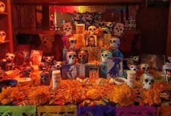 ALTAR DE DÍA DE MUERTOS. FOTO: LAURA ISLAS | MERCA2.0