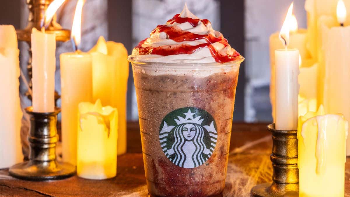 Así es el Spooky Frappuccino de Starbucks que estará disponible hasta el 3 de noviembre Foto: Especial