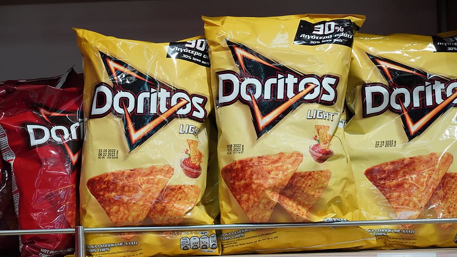 Consumidora encuentra un “pastel” dentro de unos Doritos