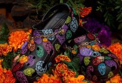 ¡No te quedes sin la tuya! Crocs lanza su colección de Día de Muertos 2024 Foto: Especial