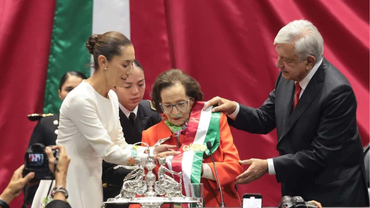 ¿Quién era Ifigenia Martínez? Presidenta de la cámara quien le pasó la banda presidencial a Claudia Sheinbaum, presidenta de México Foto: Especial