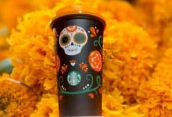 Este es el increíble vaso de Día de Muertos de Starbucks que llegará el 28 de octubre Foto: Especial