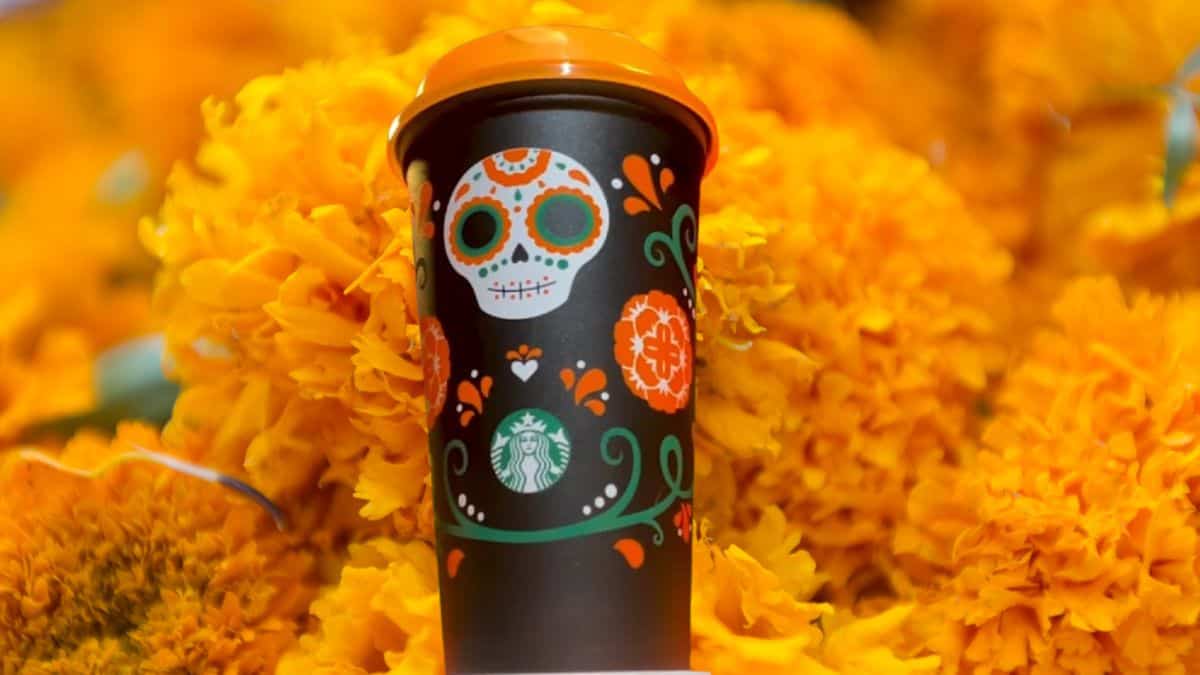 Este es el increíble vaso de Día de Muertos de Starbucks que llegará el 28 de octubre Foto: Especial