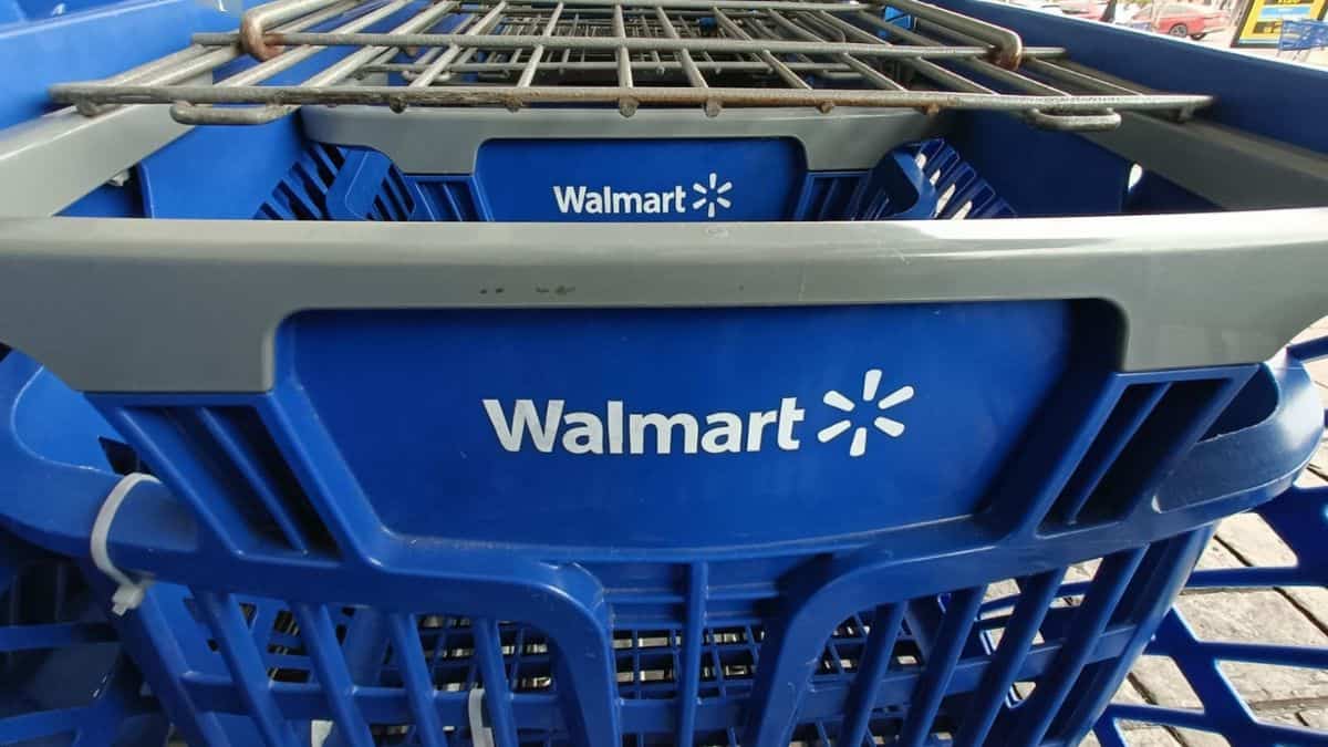 Why are there so many complaints about Walmart’s payment policy?