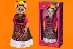 Esperanza, la tierna muñeca de Día de Muertos 2024 que tiene Juguetron Foto: Especial