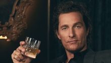 Matthew McConaughey tequila pantalones