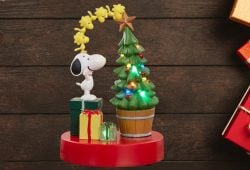 Amazon trae el árbol de Navidad de Snoopy y Woodstock a un precio que no podrás creer Foto: Especial