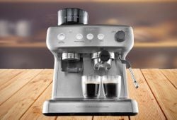 ¡Sé un barista en casa! Cafetera espresso Oster con molinillo en oferta en Amazon Foto: Especial