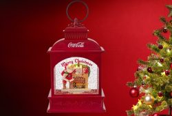 Amazon tiene la linterna Coca Cola de Santa con un increíble descuento Foto: Especial