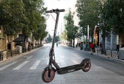 Scooter eléctrico para adultos con 51% de descuento en Amazon Foto: Especial