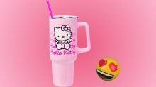 Este es el vaso de Hello Kitty tipo Stanley que Amazon tiene a un súper precio Foto: Especial