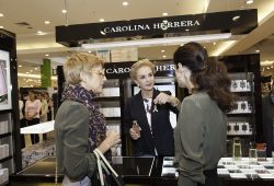 Al igual que Dior, Carolina Herrera abre su cafetería