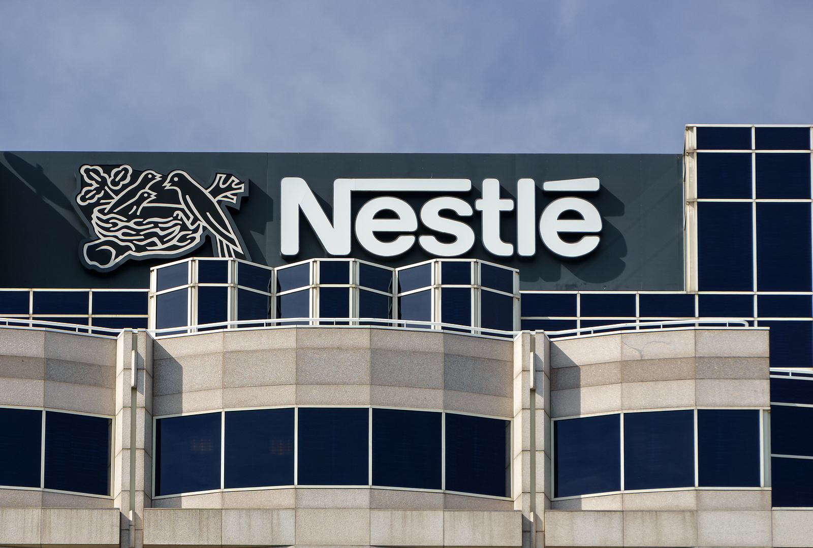 nestlé cae en la bolsa tras despido del ceo