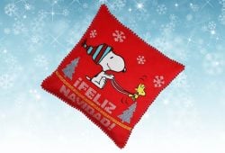 El cojín de Snoopy para Navidad que todos buscan está en Walmart a precio de locura Foto: Especial