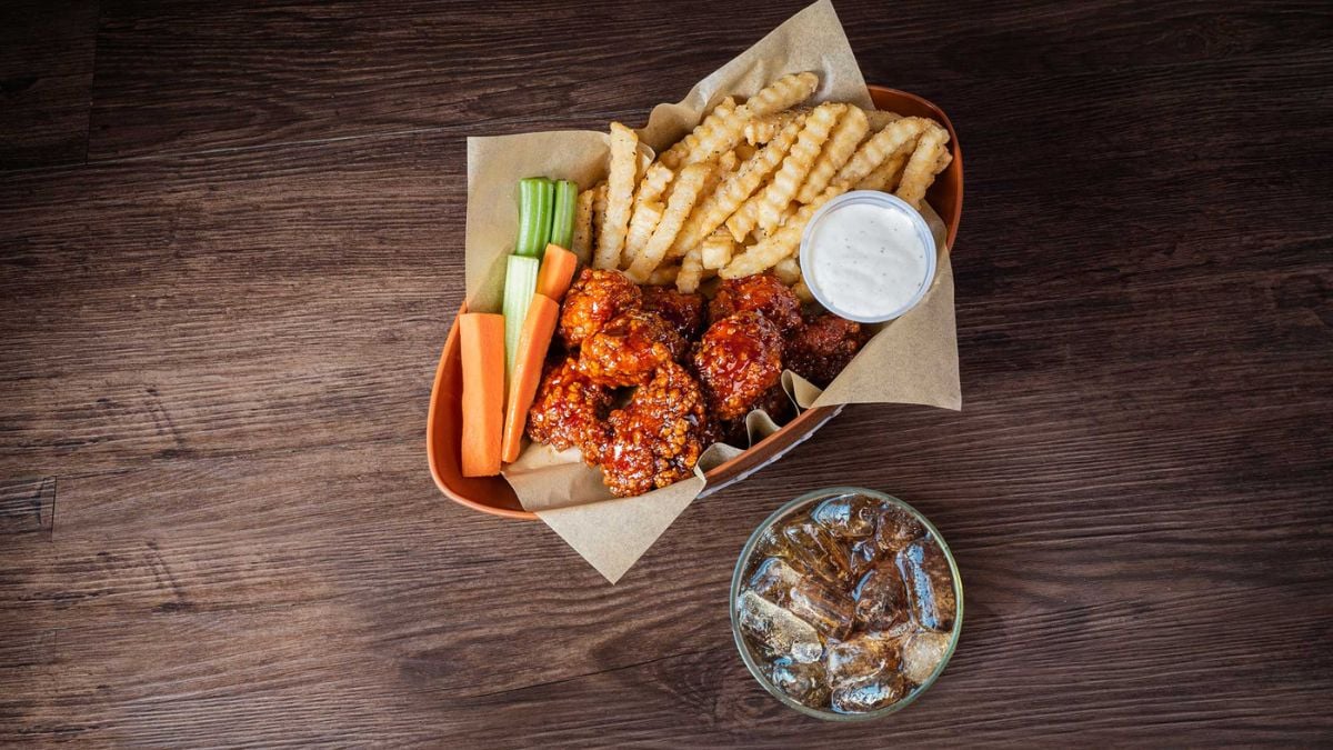 Buffalo Wild Wings is giving away wings for the Super Bowl