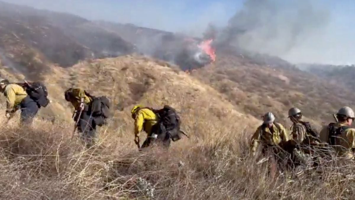 Little Mountain fire raises alerts in California; flames threaten structures