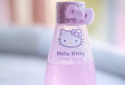 Sheglam apuesta por producto rociador de brillos de Hello kitty