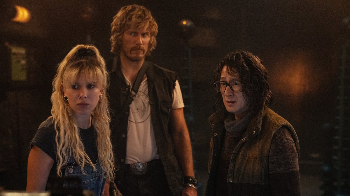 The Electric State. (L to R) Michelle (Millie Bobby Brown) , Keats (Chris Pratt) and Dr. Amherst (Ke Huy Quan) in The Electric State. Photo Credit: Paul Abell, ©2024 Netflix, Inc.