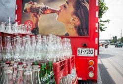 Tienda mexicana corre a proveedores de Coca-Cola con curioso mensaje