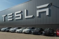 La marca de autos eléctricos Tesla produce un modelo más económico para impulsar sus lentas ventas en China