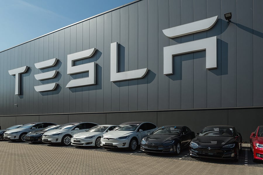 Tesla produce un modelo más económico para impulsar ventas en China