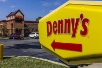 Trabajadora de Denny's muestra cómo luce un sábado sin migrantes