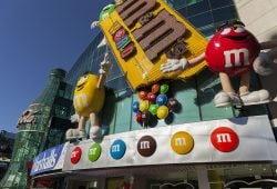 M&M's permitirá quedarse a dormir en su famoso tienda