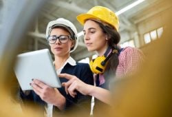 Día de la Mujer 2025: Solo el 24% de la fuerza laboral en logística son mujeres Foto: Especial