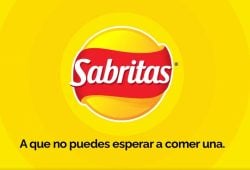 Sabritas revive la nostalgia con “A que no puedes esperar a comer una” Foto: Especial