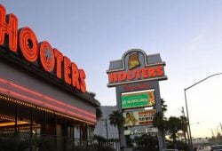 ¡Hooters se declararía en quiebra! ¿Qué pasará con sus restaurantes?