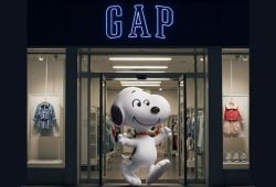 GAP sorprende con tiernas playeras y sudaderas de Snoopy: Te encantarán Foto: Merca2.0