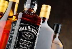 La marca de bebidas alcohólicas Jack Daniel's responde tras "boicot" a sus productos: "Es peor que un arancel"