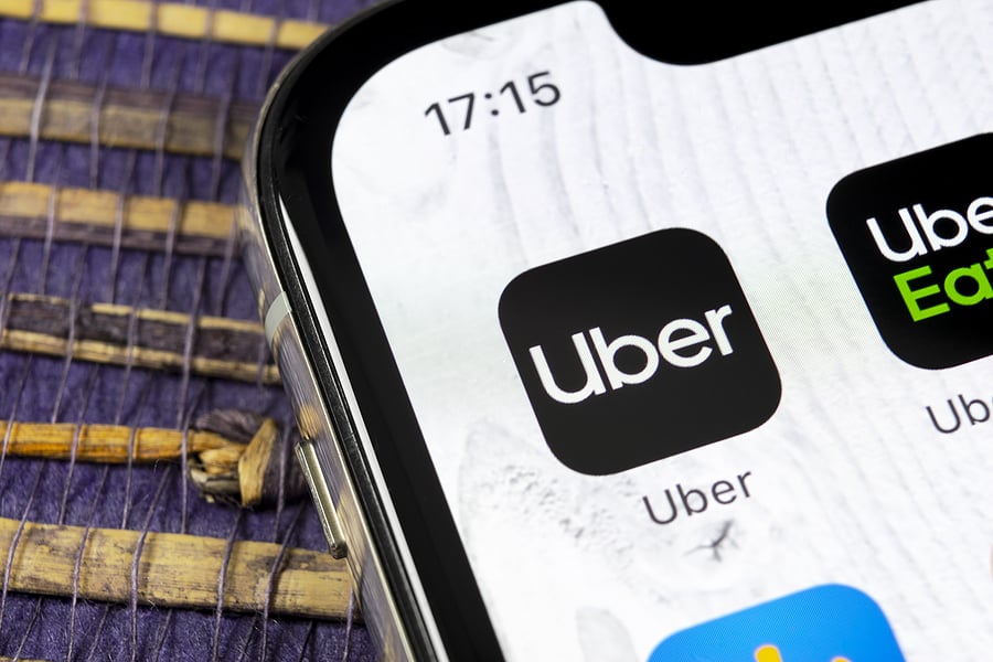 Conductor de Uber sorprende a pasajero con “Kit de supervivencia”