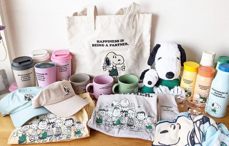 Otra de las colecciones de Snoopy y Starbucks