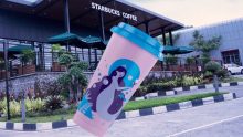 Día de la Mujer 2025. Starbucks lanzará el vaso reusable edición SIRENAS DEL CAMPO Foto: Especial