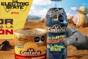 La estrategia detrás de La Costeña para lanzar una salsa azul con destellos