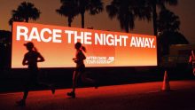 medio maraton nike after dark tour 2025