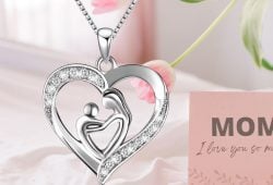 Regalo Día de la Madres 2025: Amazon tiene el collar de corazón dedicado a mamá en menos de 500 pesos Foto: Especial