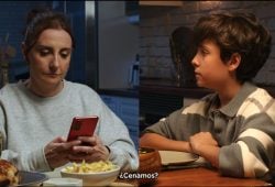 campaña saca el movil de la cena