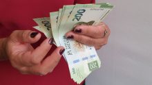 confianza del consumidor monedas billetes pesos mexicanos 2025