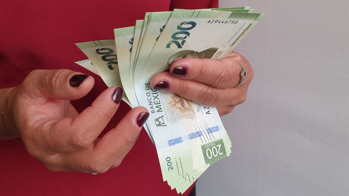 confianza del consumidor monedas billetes pesos mexicanos 2025